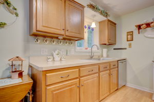 10 Raymond Rd, East Hampton, CT 06424, USA Photo 35