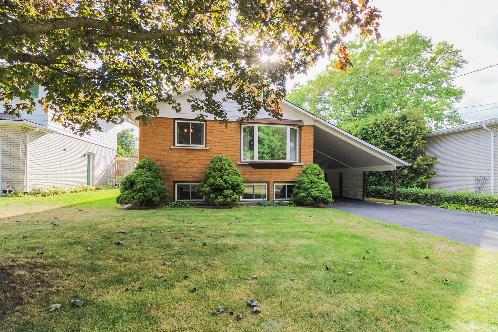 54 Davison Ave, Brockville, ON K6V 3C2 Amo360