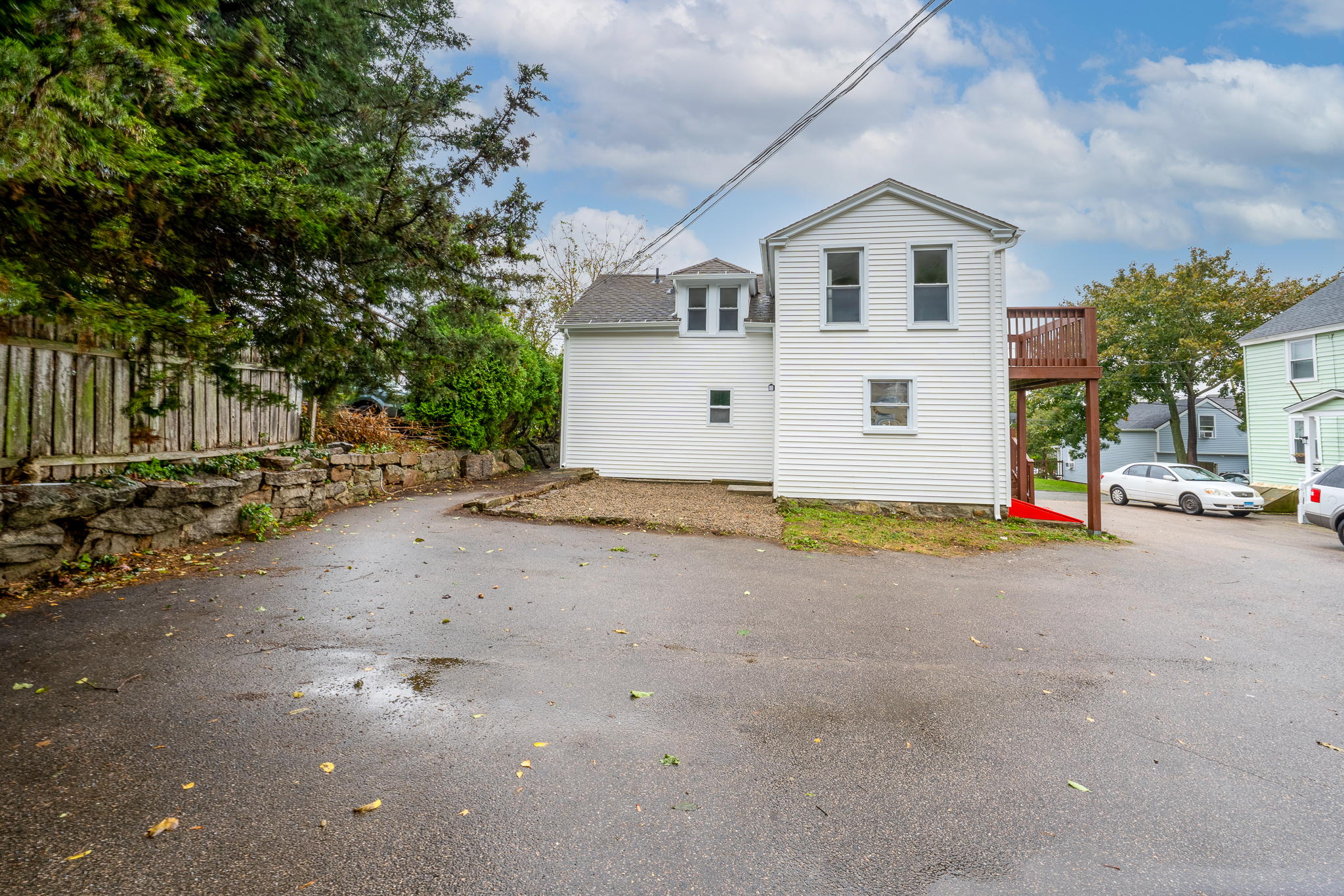 9 Blackhall Ct, New London, CT 06320, USA Photo 6