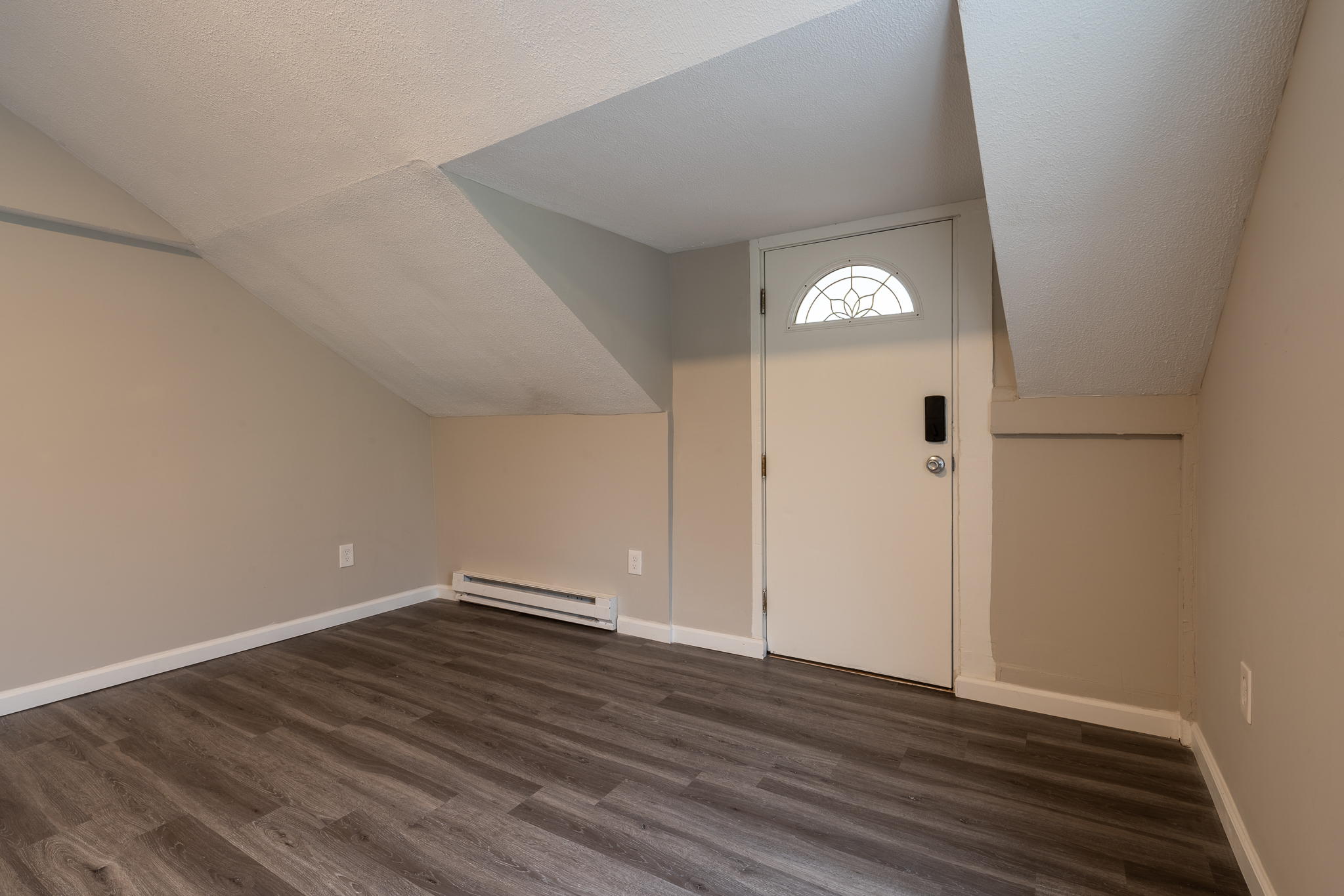 9 Blackhall Ct, New London, CT 06320, USA Photo 9