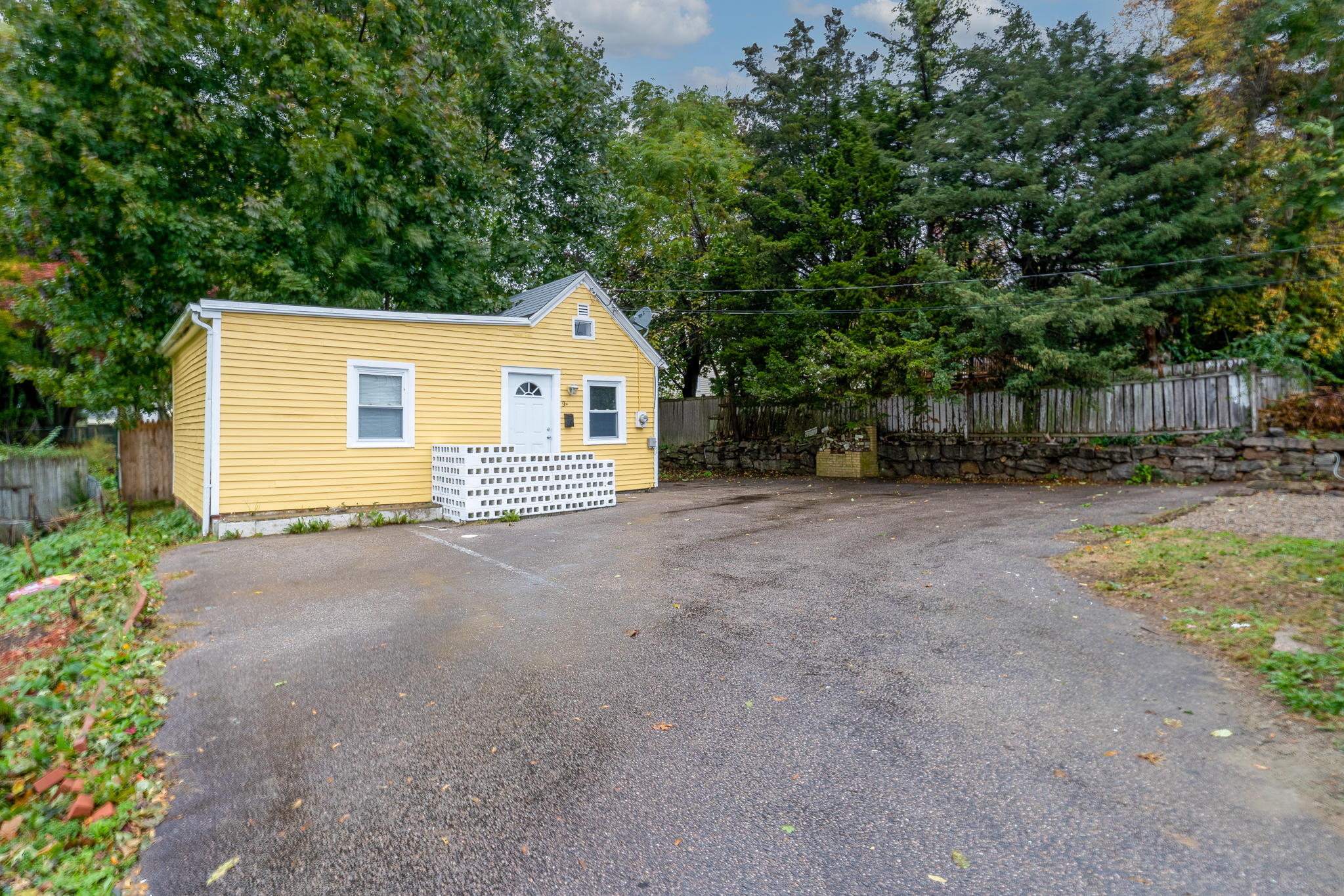 9 Blackhall Ct, New London, CT 06320, USA Photo 7