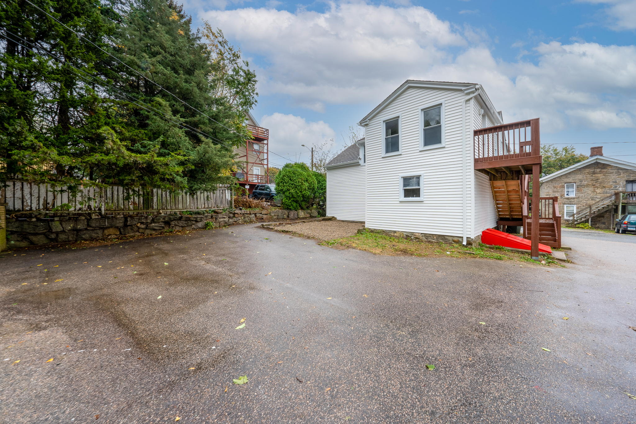 9 Blackhall Ct, New London, CT 06320, USA Photo 4