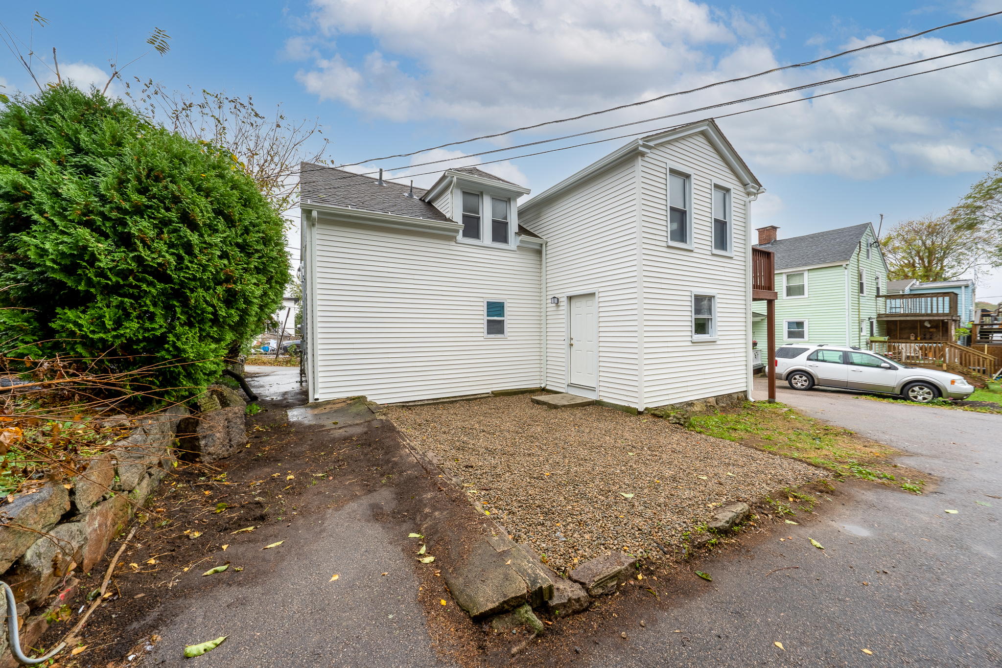 9 Blackhall Ct, New London, CT 06320, USA Photo 5