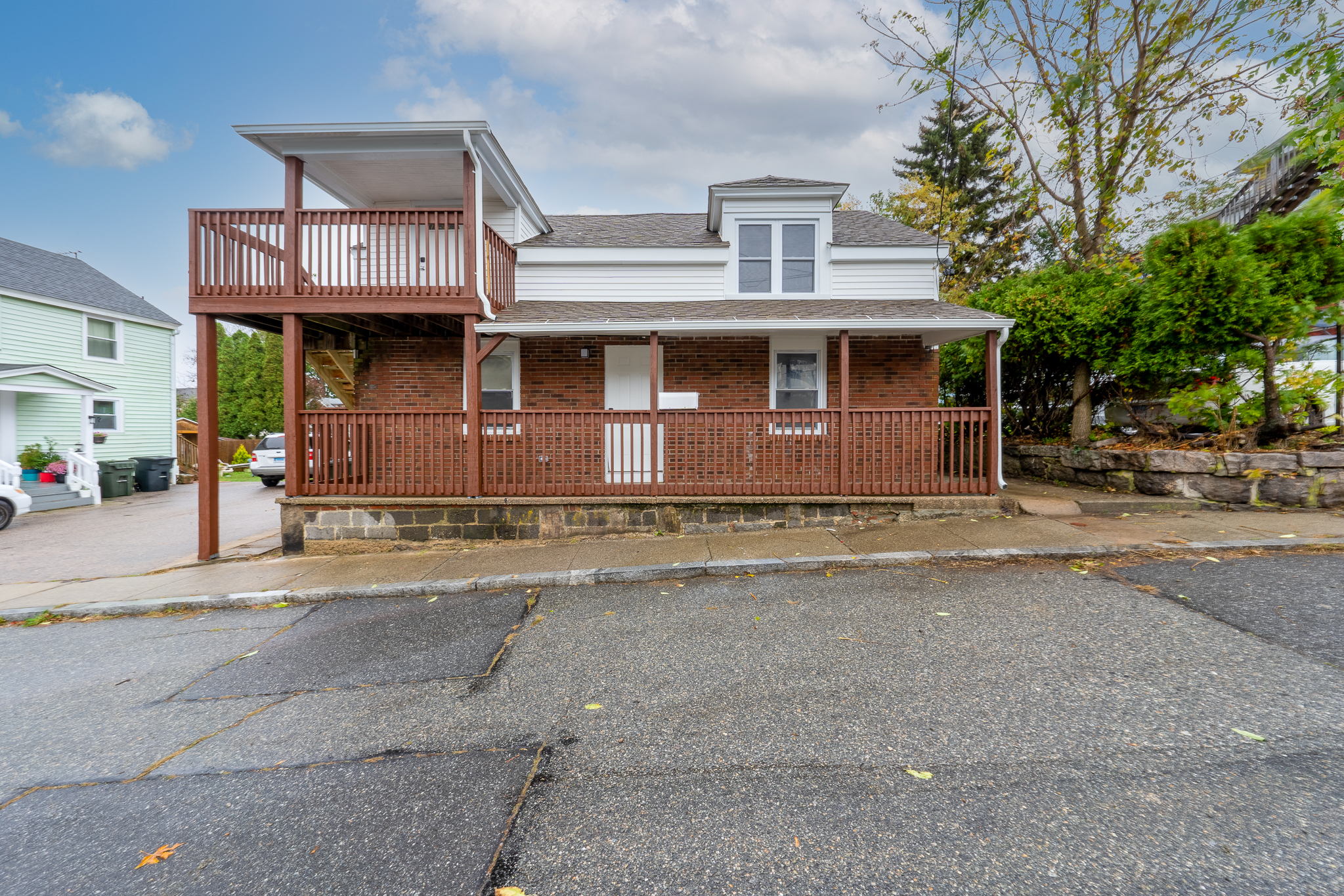 9 Blackhall Ct, New London, CT 06320, USA Photo 1