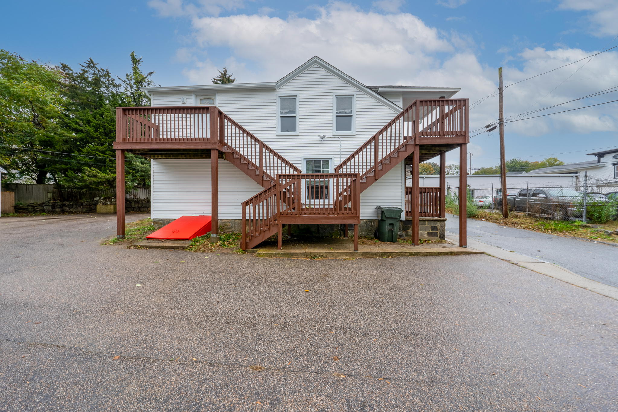 9 Blackhall Ct, New London, CT 06320, USA Photo 3