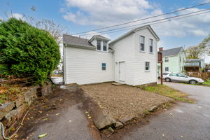 9 Blackhall Ct, New London, CT 06320, USA Photo 4