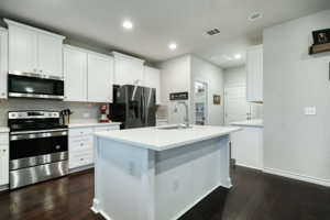 Kitchen/Breakfast Bar