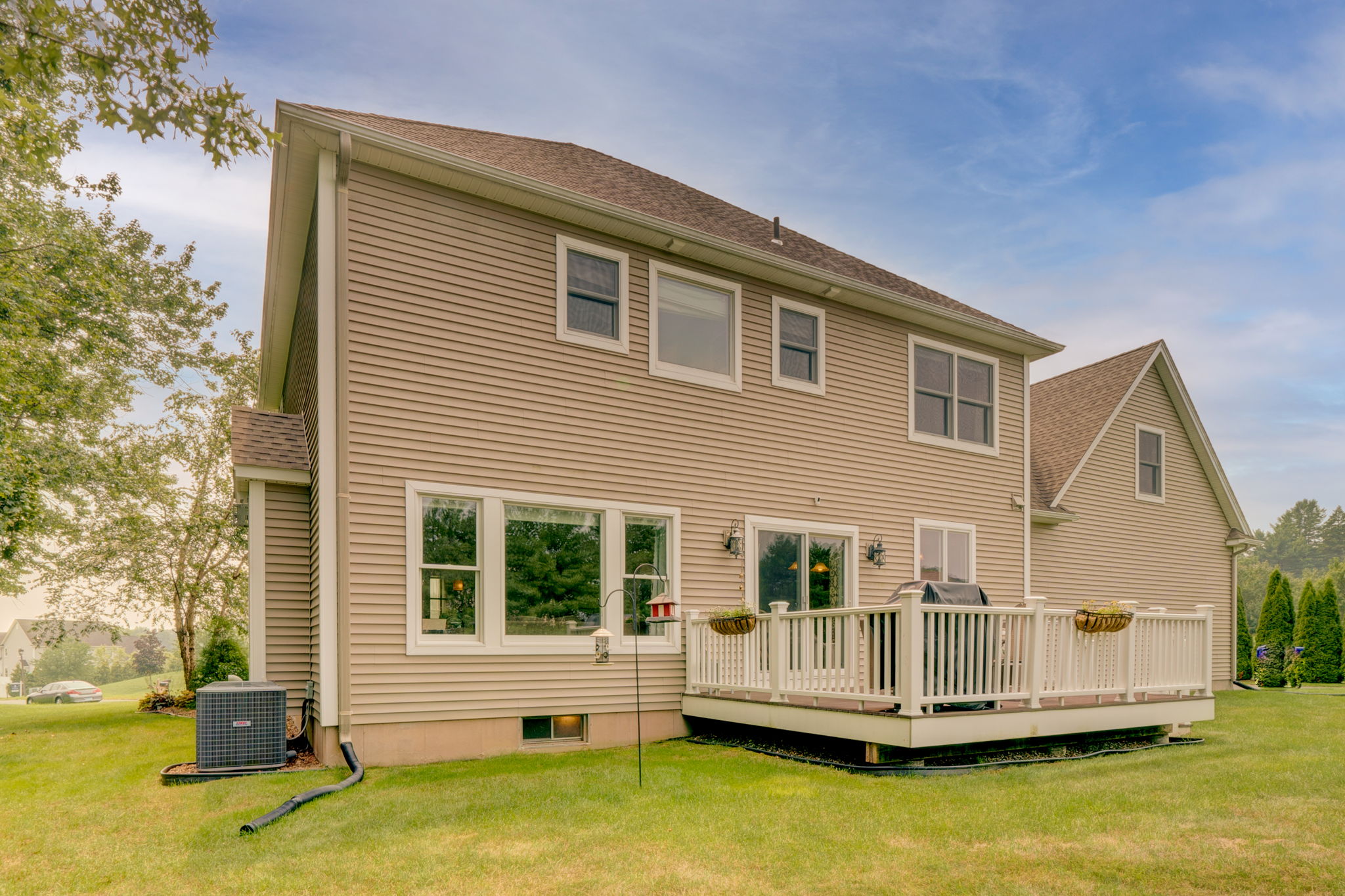 10 La Fountain Rd, Suffield, CT 06078, USA Photo 4