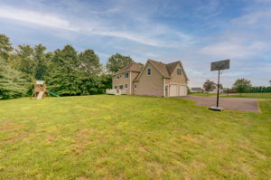 10 La Fountain Rd, Suffield, CT 06078, USA Photo 7