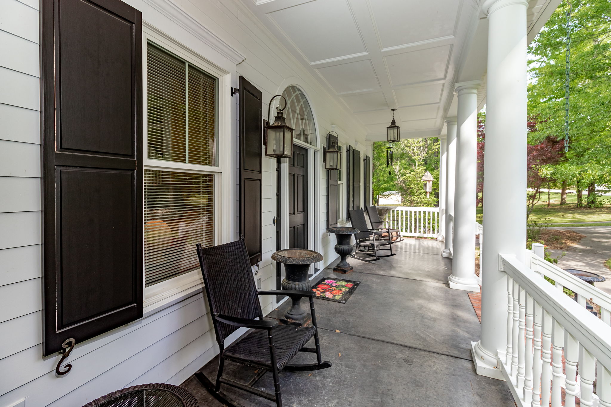 Front Porch/Entrance