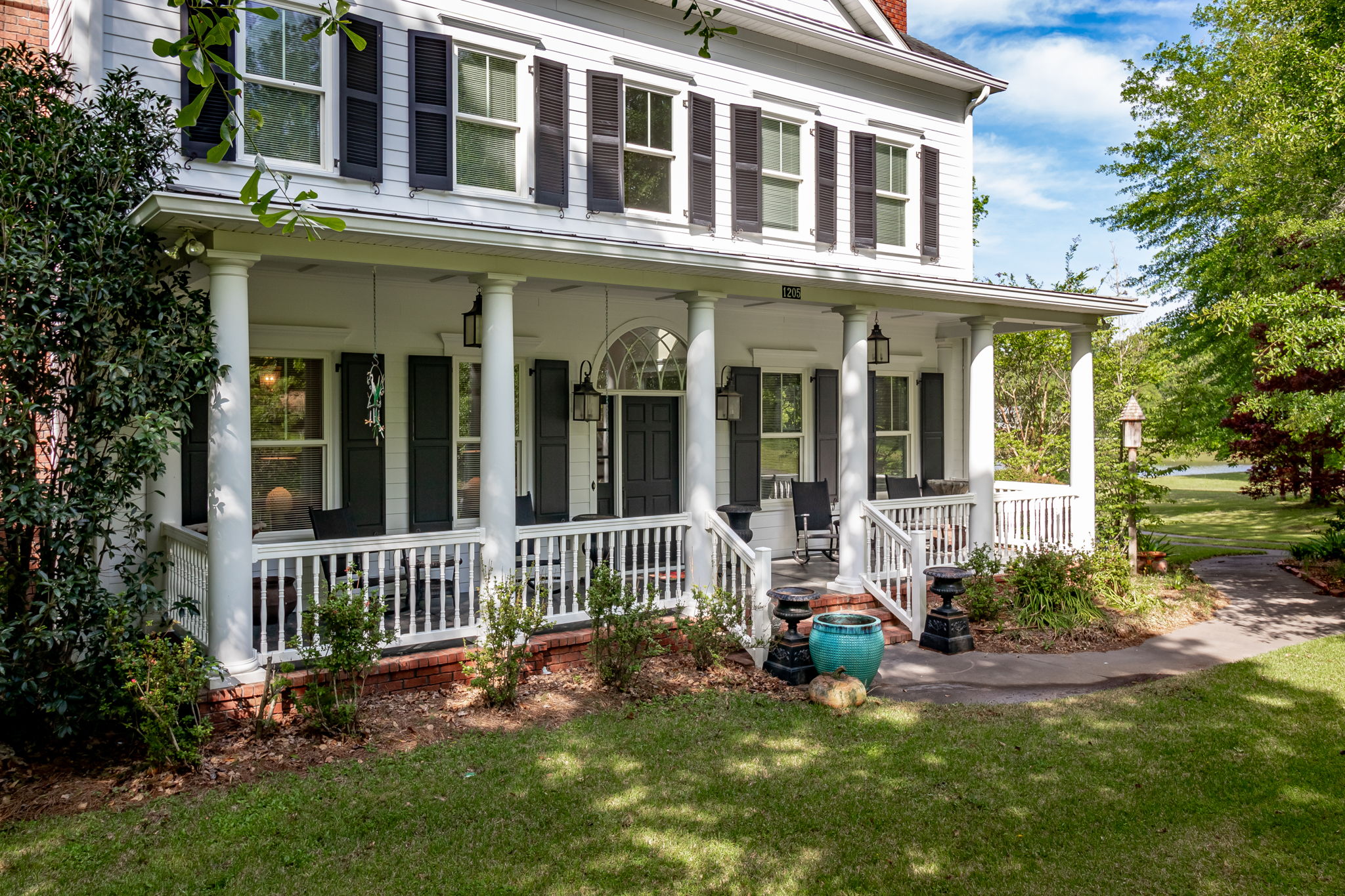 Front Porch/Entrance