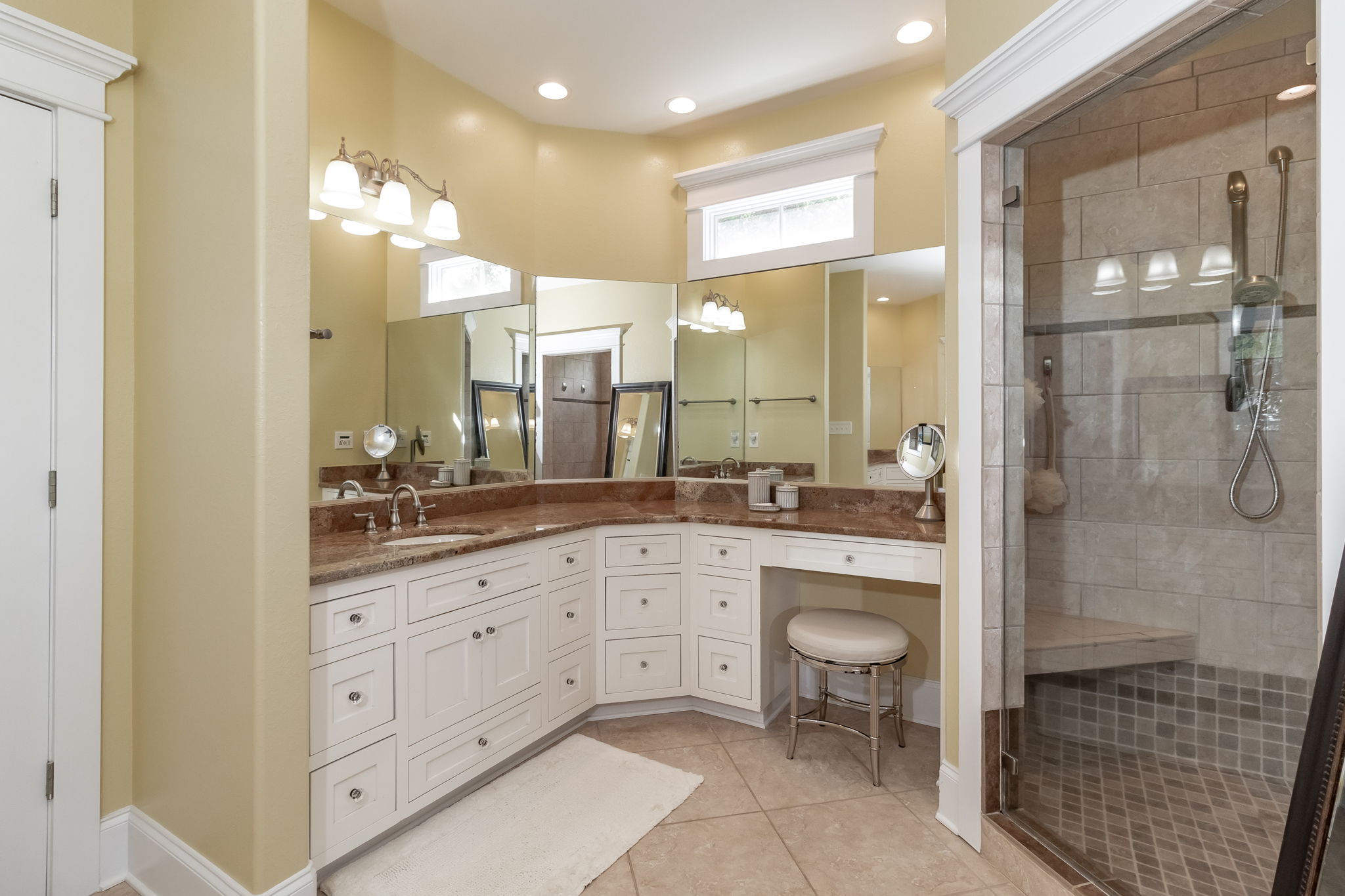 Owner's En-Suite Bath