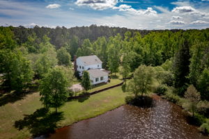 Beautiful Home On The Pond