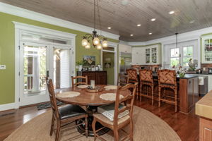 Breakfast Area - Kitchen