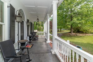 Front Porch/Entrance