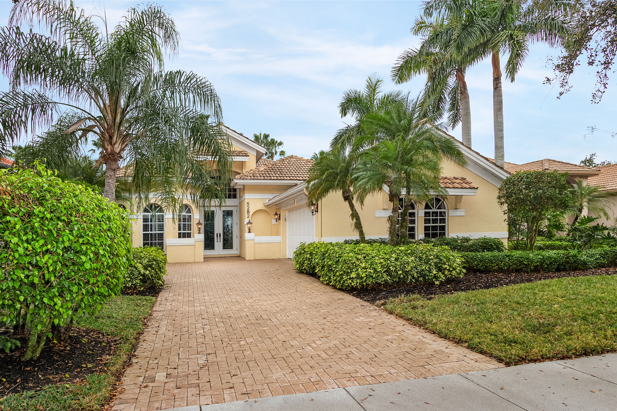 5282 Kensington High St, Naples, FL 34105, US Photo 2