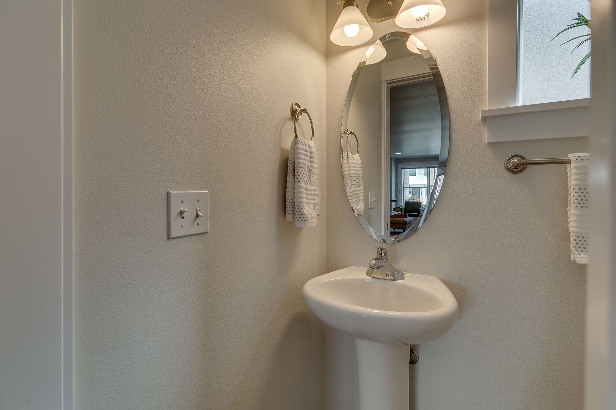 1214 6th Ave N, Seattle, WA 98109, USA Photo 7