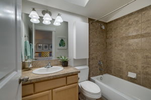 1214 6th Ave N, Seattle, WA 98109, USA Photo 28