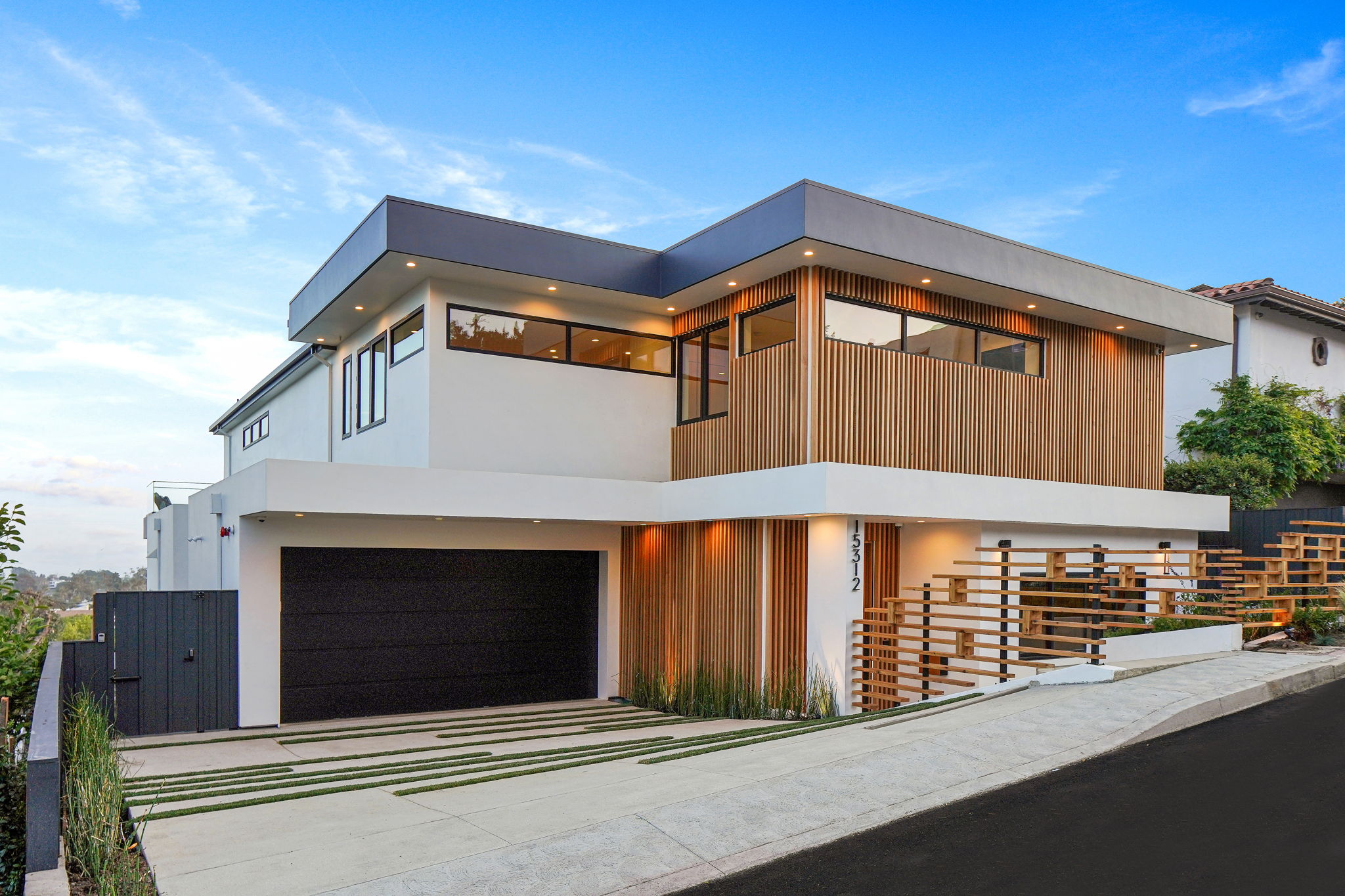 15312 Whitfield Ave, Pacific Palisades, CA 90272, US Photo 1