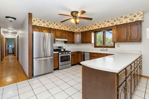 1200 Lexington Dr, Algonquin, IL 60102, US Photo 9