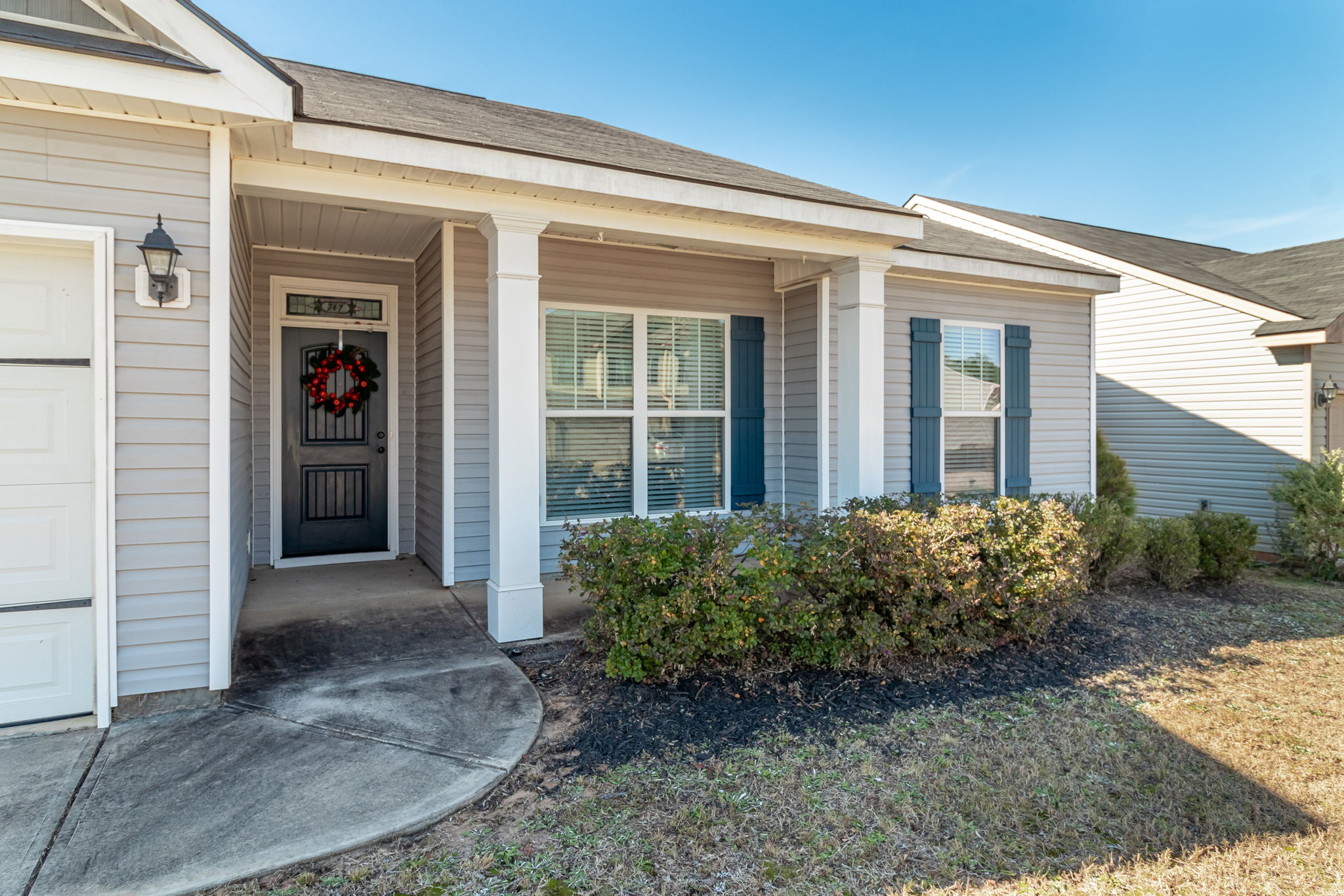 Front Porch/Entrance