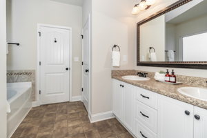 Owner's En-Suite Bath