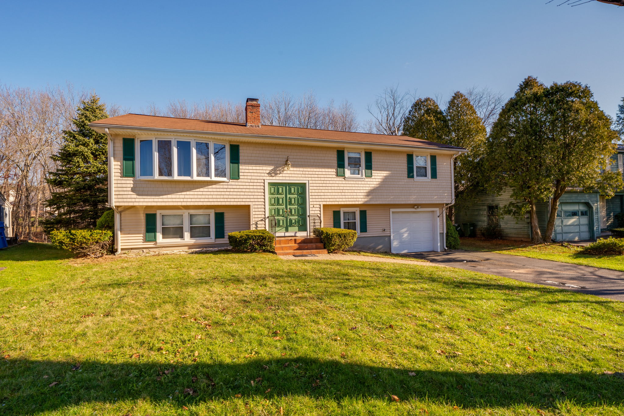 41 Seneca Dr, Meriden, CT 06450, US Photo 1