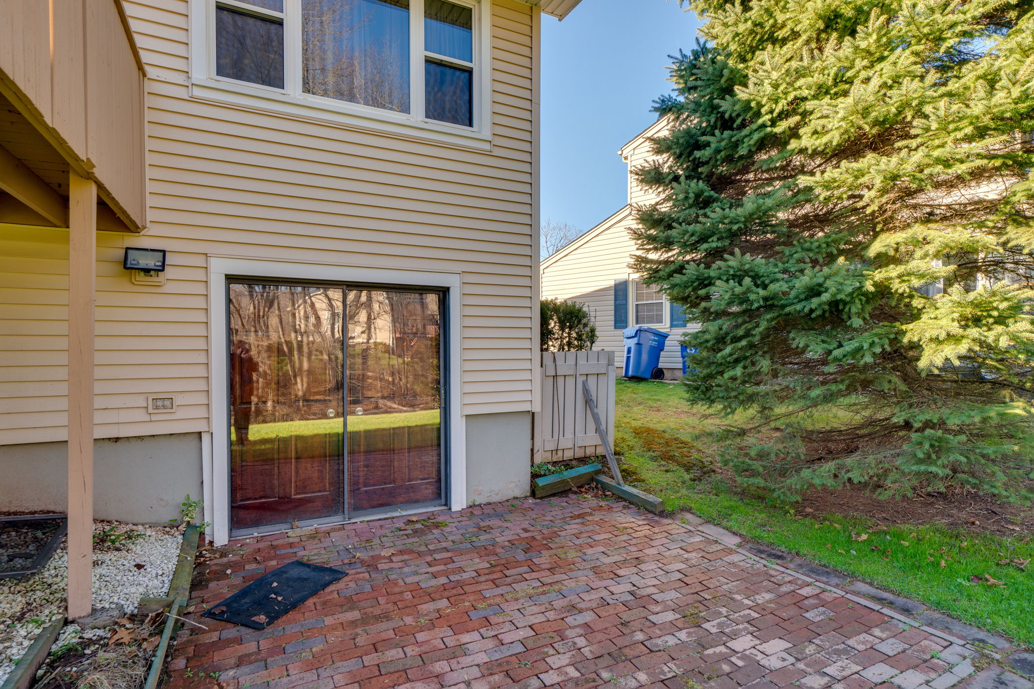 41 Seneca Dr, Meriden, CT 06450, US Photo 3