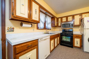 41 Seneca Dr, Meriden, CT 06450, US Photo 21