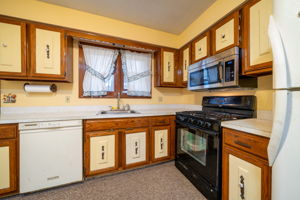 41 Seneca Dr, Meriden, CT 06450, US Photo 22