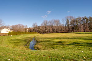 41 Seneca Dr, Meriden, CT 06450, US Photo 9