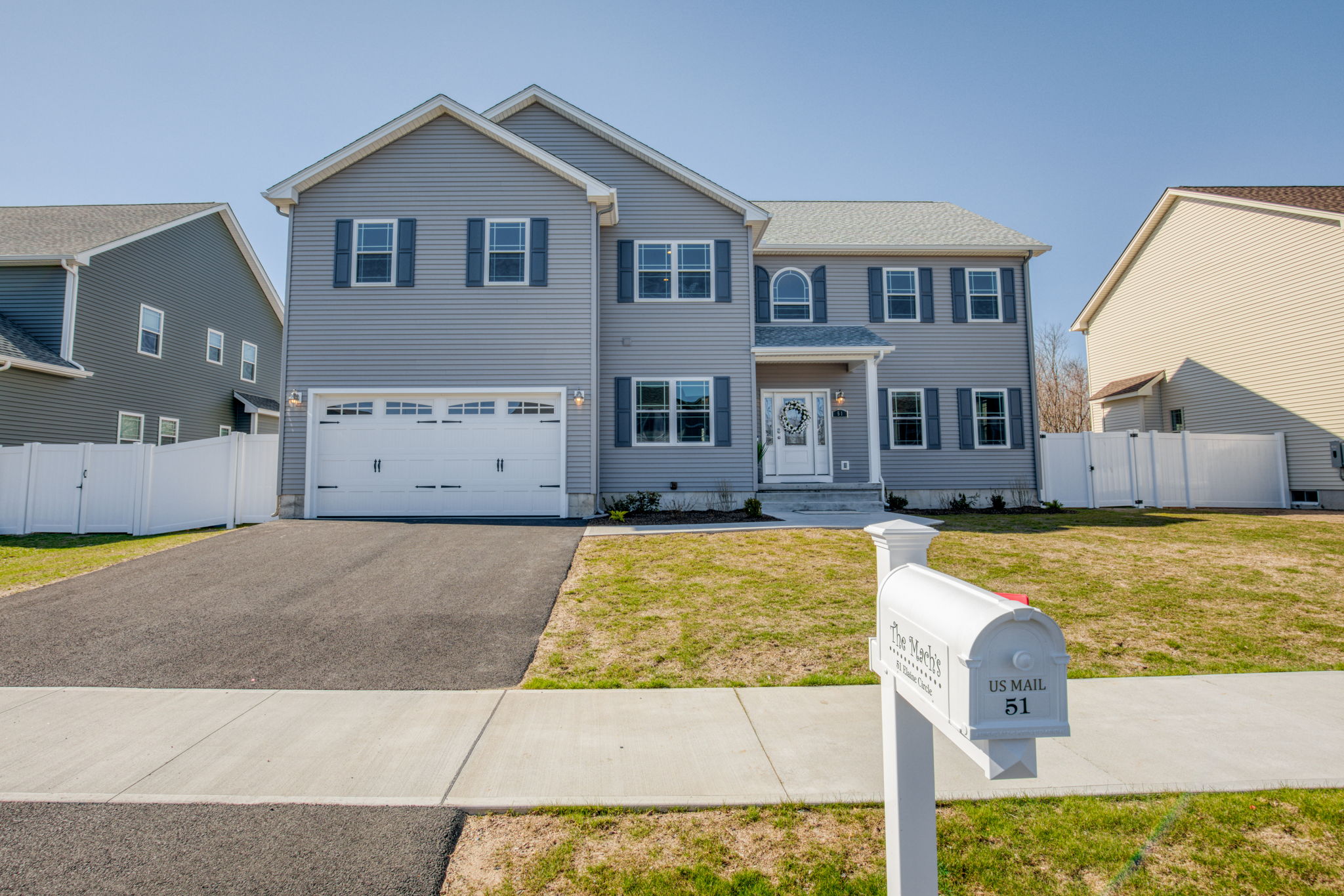 51 Elaine Cir, Springfield, MA 01109, US