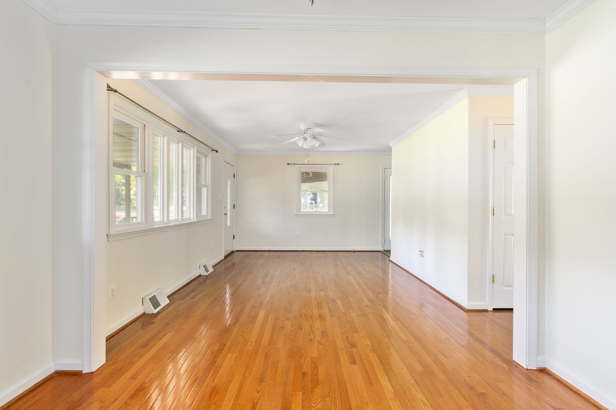 7818 Howard St, Manassas, VA 20111, US Photo 4