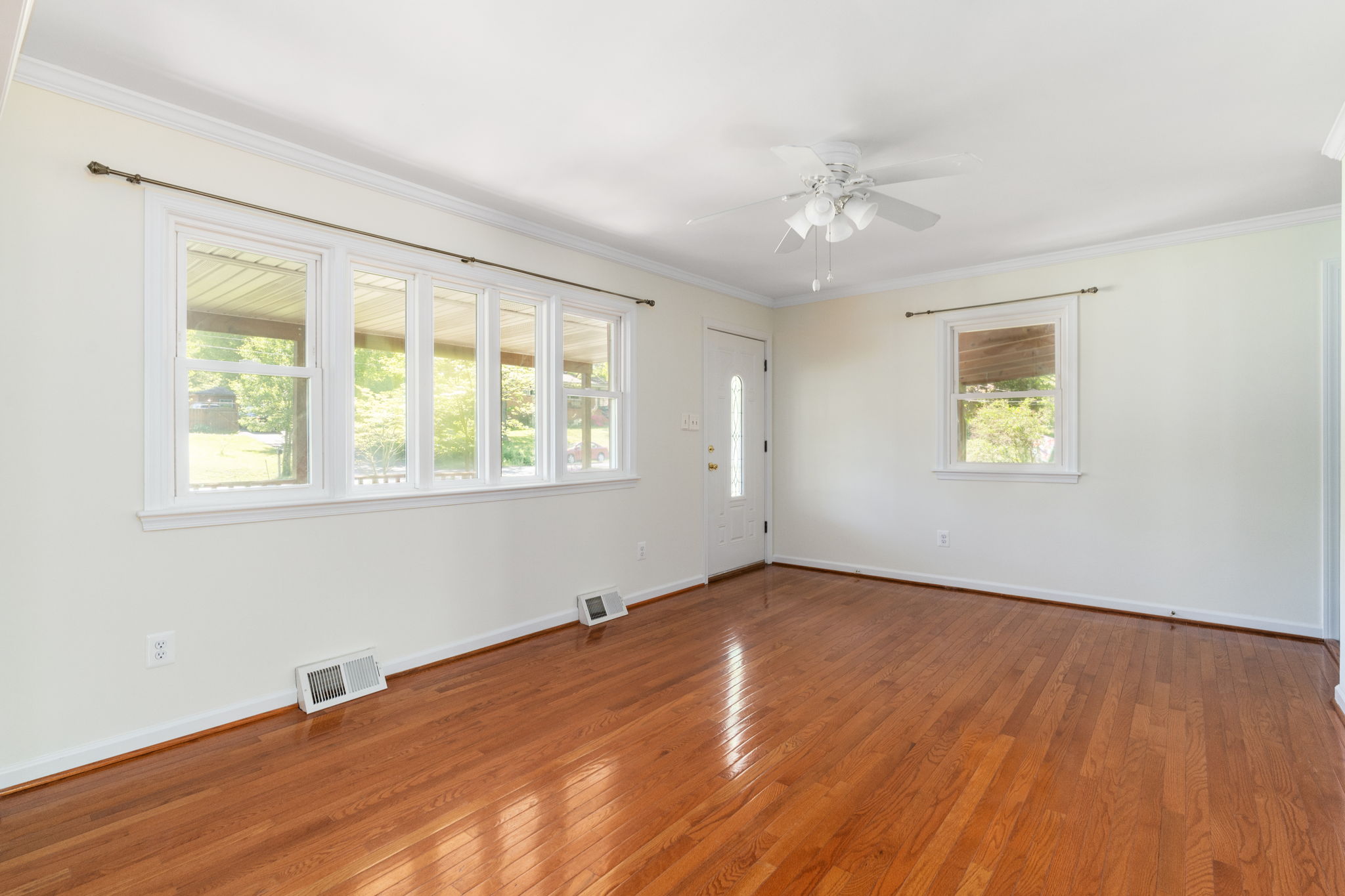 7818 Howard St, Manassas, VA 20111, US Photo 5