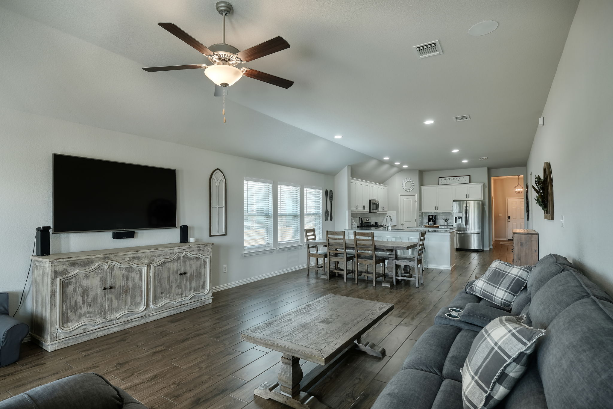 Living Room/Eating Area