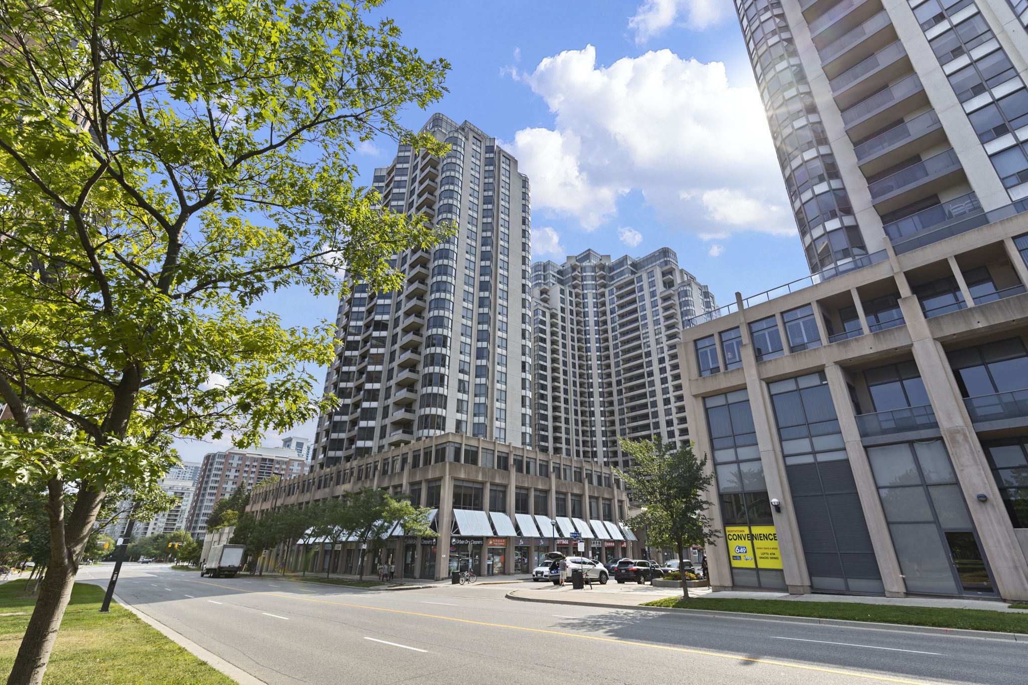 15 Northtown Way, North York, ON M2N 7A2, Canada Photo 1
