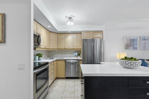 15 Northtown Way, North York, ON M2N 7A2, Canada Photo 3