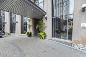 15 Northtown Way, North York, ON M2N 7A2, Canada Photo 1