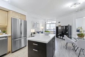 15 Northtown Way, North York, ON M2N 7A2, Canada Photo 2