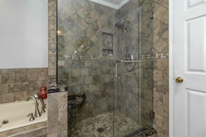 Owner's En-Suite Bath