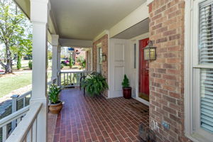 Front Porch/Entrance