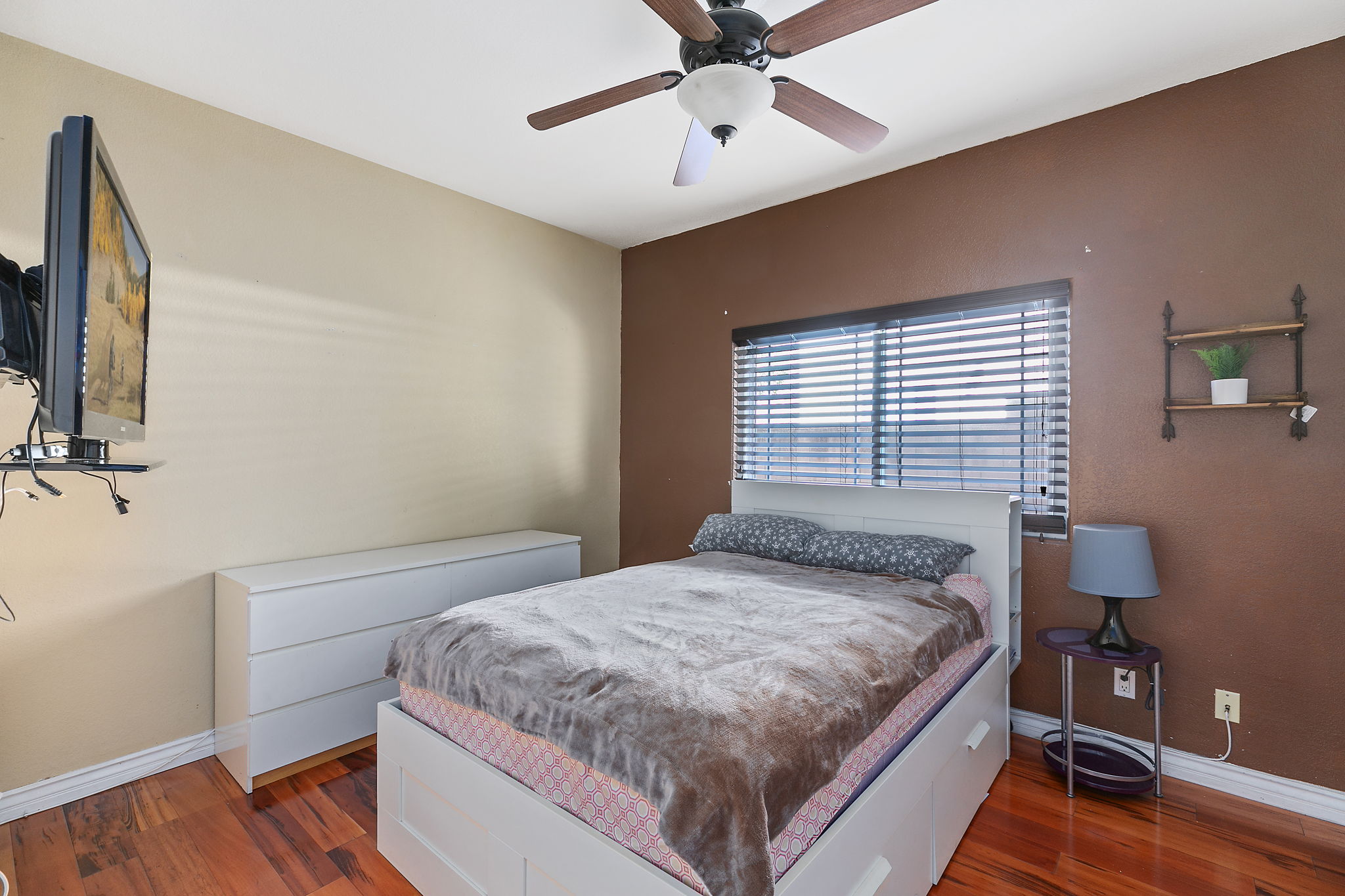 10105 1/2 La Tuna Canyon Rd, Los Angeles, CA 91352, US Photo 28