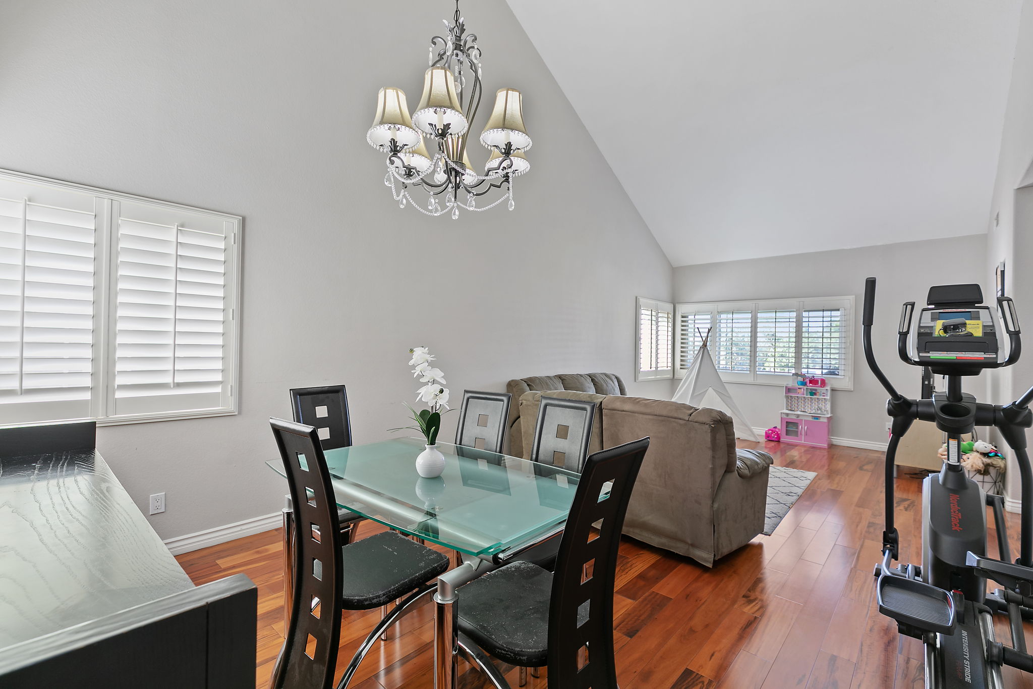 10105 1/2 La Tuna Canyon Rd, Los Angeles, CA 91352, US Photo 19