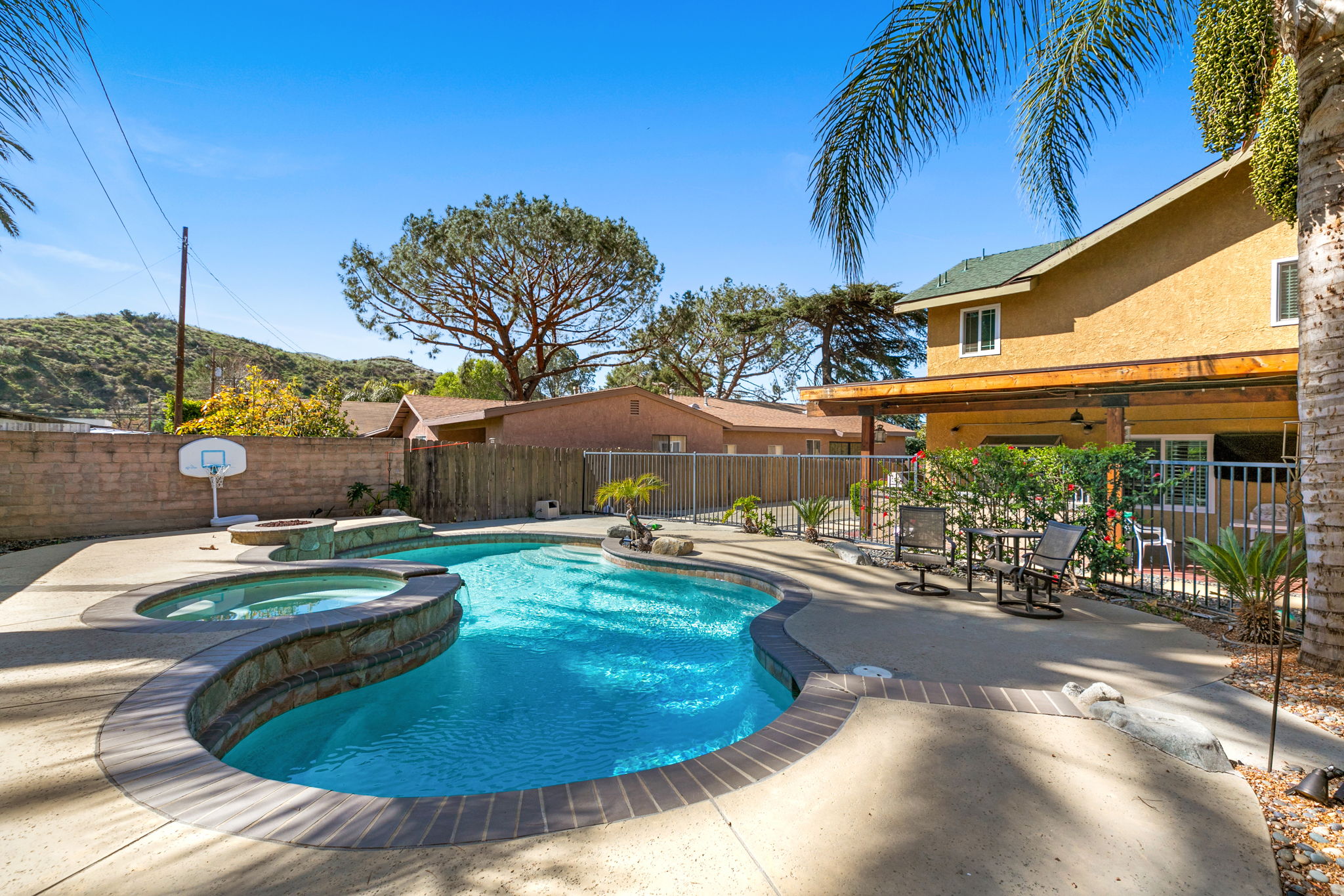 10105 1/2 La Tuna Canyon Rd, Los Angeles, CA 91352, US Photo 9