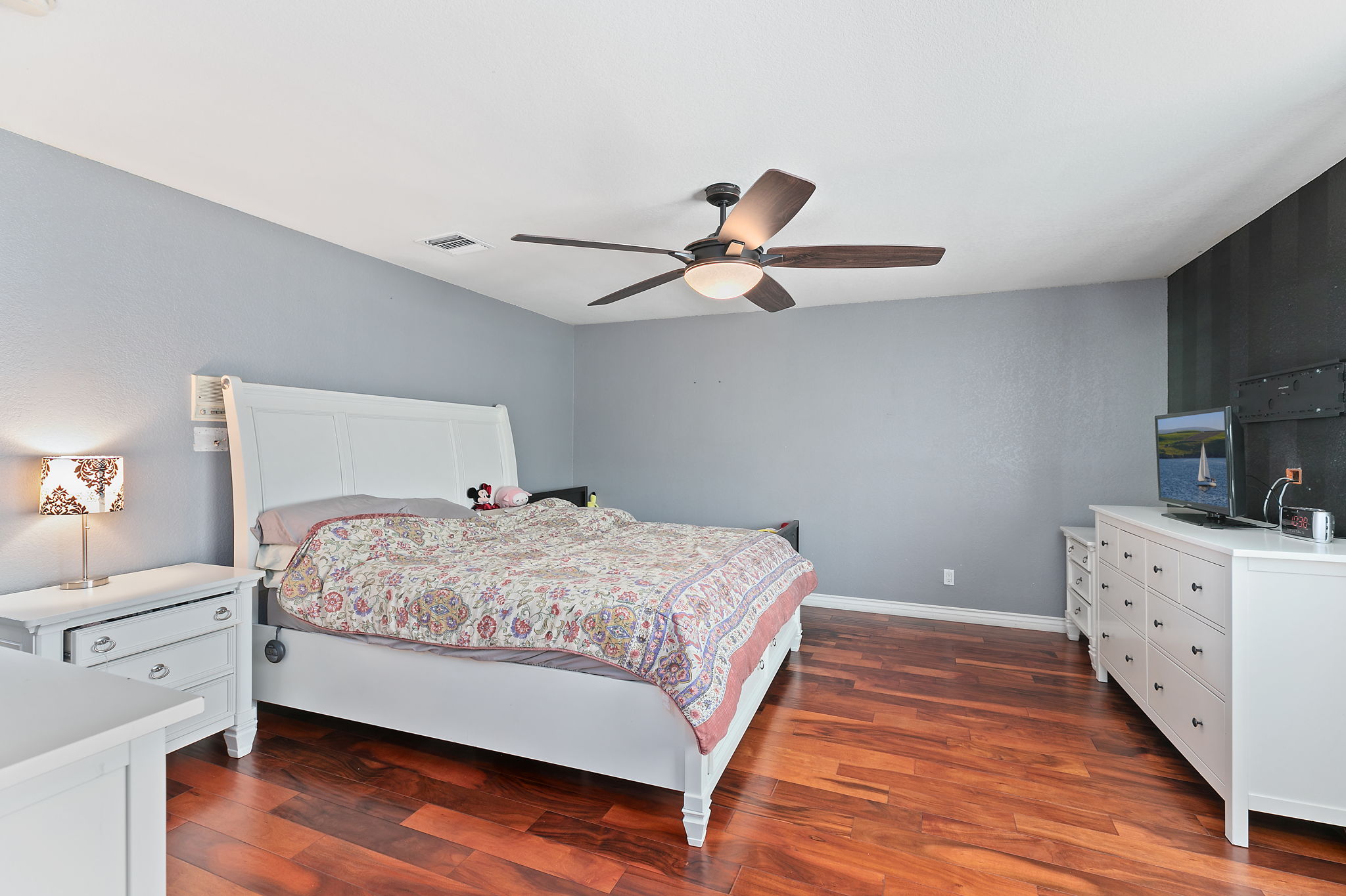 10105 1/2 La Tuna Canyon Rd, Los Angeles, CA 91352, US Photo 36