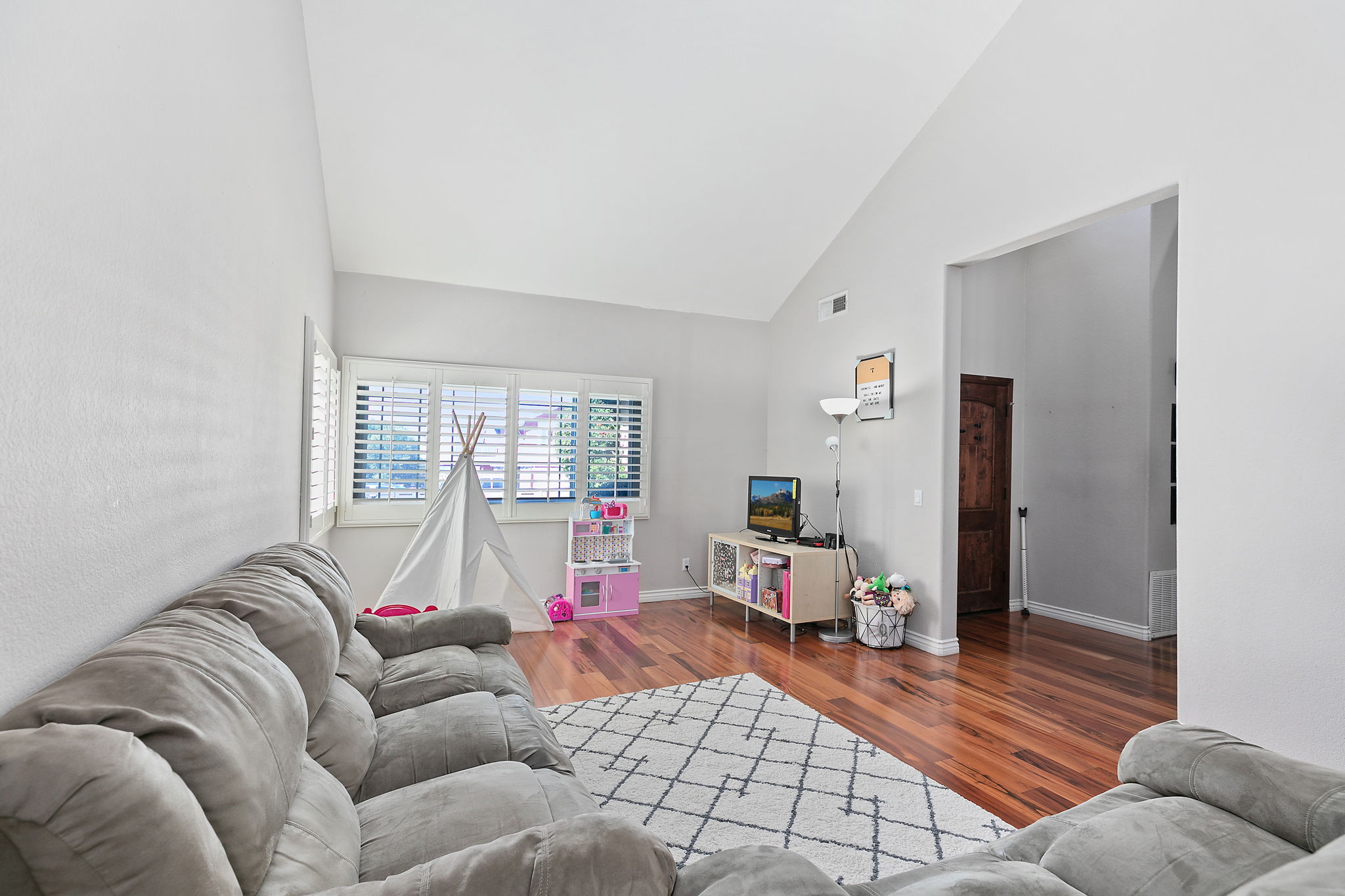 10105 1/2 La Tuna Canyon Rd, Los Angeles, CA 91352, US Photo 16