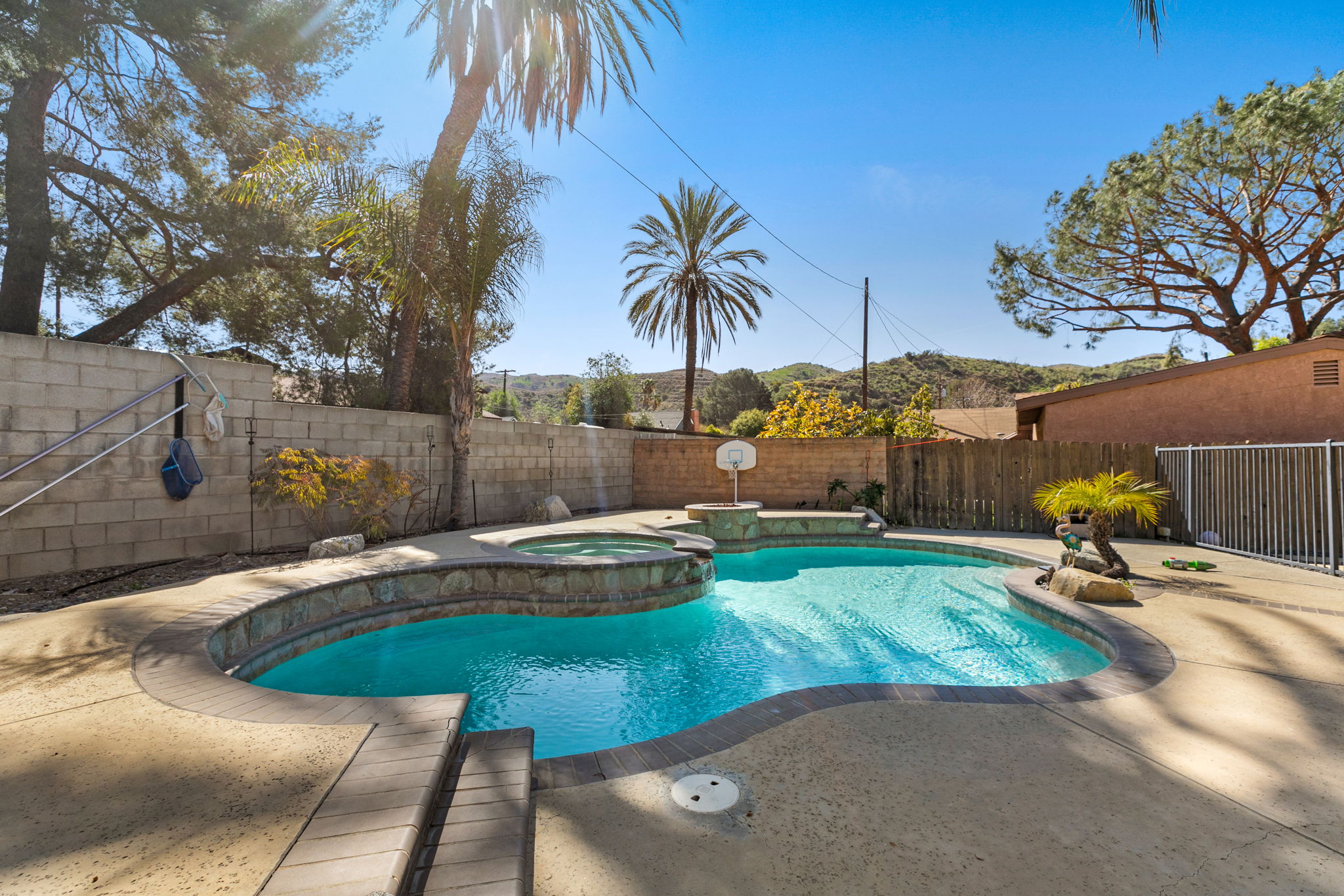 10105 1/2 La Tuna Canyon Rd, Los Angeles, CA 91352, US Photo 8