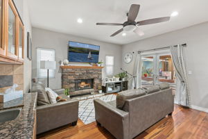 10105 1/2 La Tuna Canyon Rd, Los Angeles, CA 91352, US Photo 0