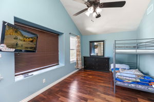 10105 1/2 La Tuna Canyon Rd, Los Angeles, CA 91352, US Photo 4