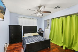 10105 1/2 La Tuna Canyon Rd, Los Angeles, CA 91352, US Photo 2